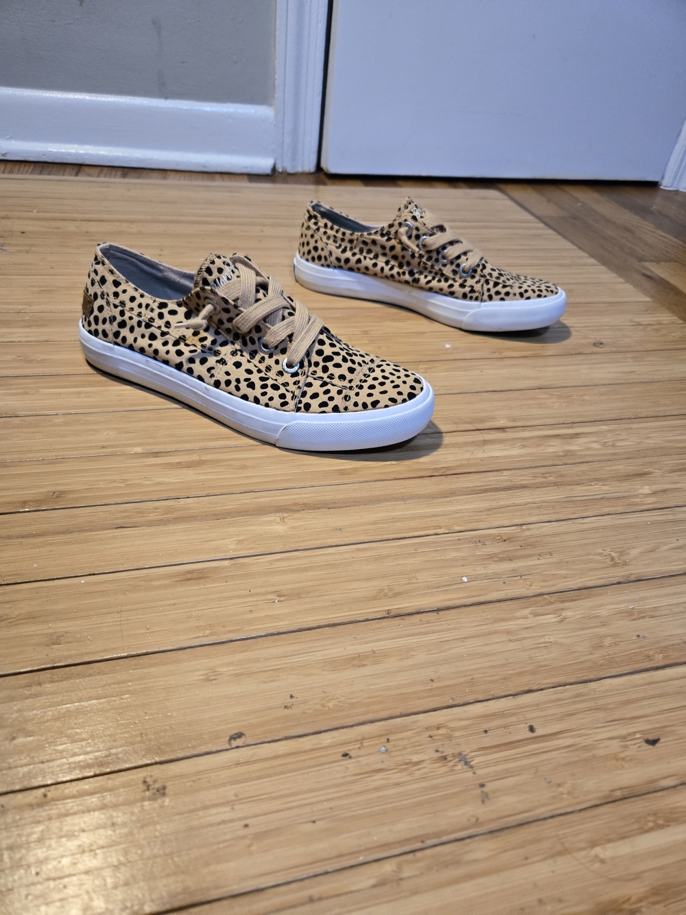 Blowfish Malibu Maxine Leopard Print Sneakers Size 7.5